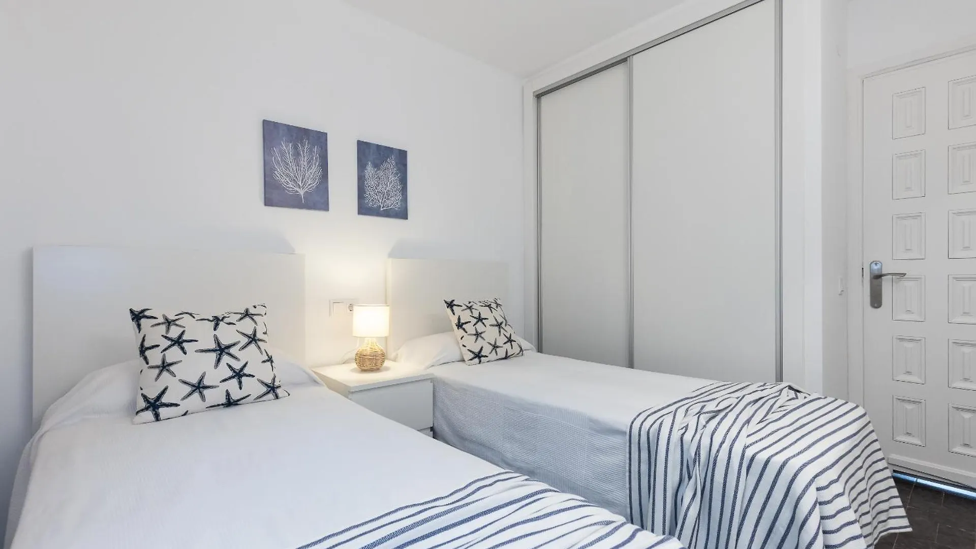 Uhc Dms Family Apartments Cambrils 0*,