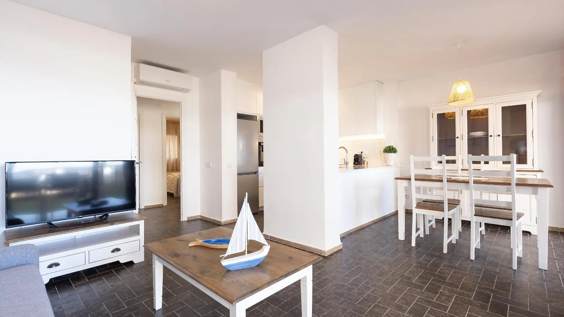 Uhc Dms Family Apartments Cambrils