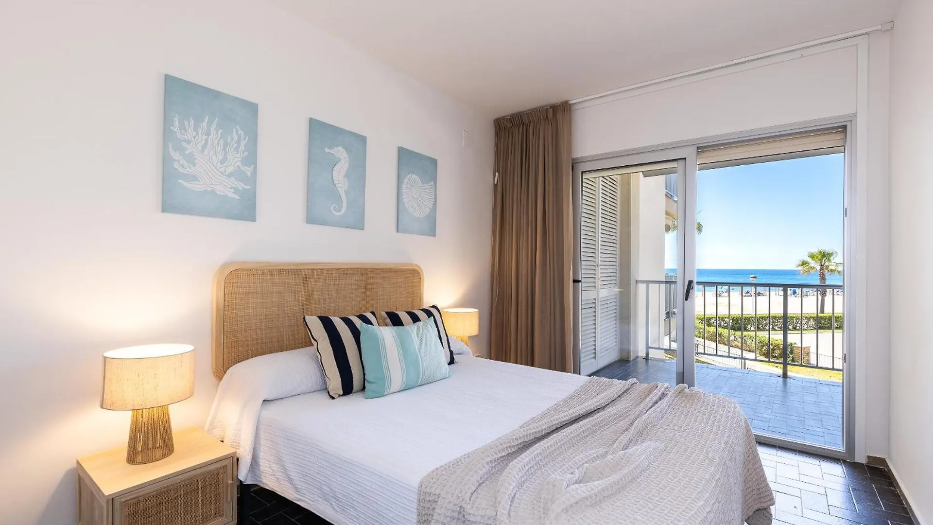 Uhc Dms Family Apartments Cambrils